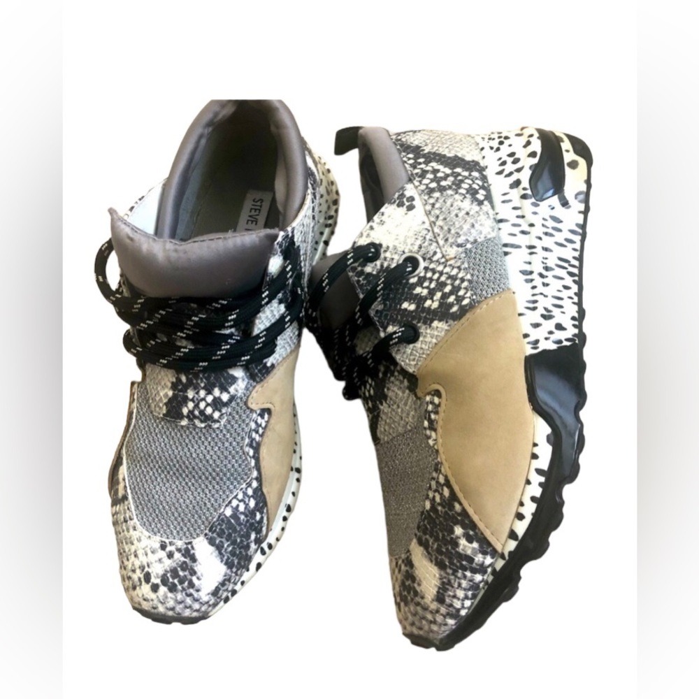 Steve Madden Woman’s high sole animal print tennis. Size 8.5